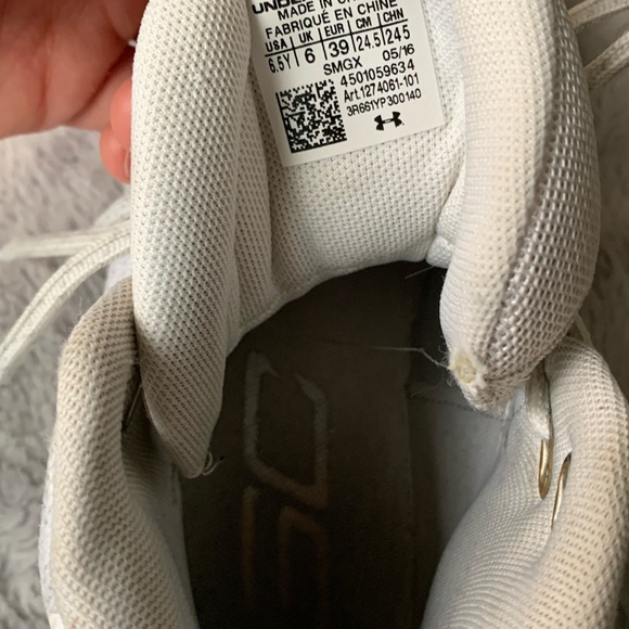 Youth Stephen Curry 3’s Basketball Shoes - Picture 7 of 7